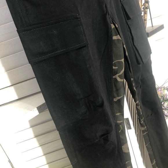 Hot Topic Black Cargo Pants Goth Camouflage Flare 28x32 - Picture 5 of 12